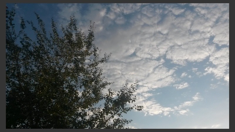 El sol ganó el domingo pero las nubes volverán por la revancha.