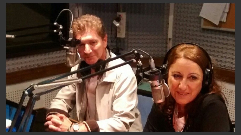 Ghirardi y Fein en los estudios de Radio 2 a una semana de las Paso. 