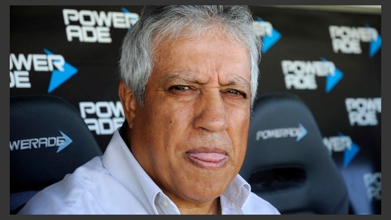 El Tolo quedó muy caliente con la derrota. 