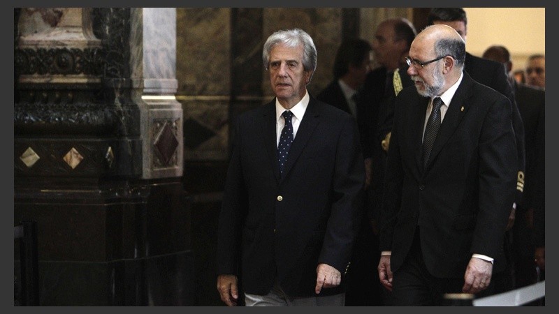 El presidente de Uruguay, Tabaré Vásquez, también dijo presente.