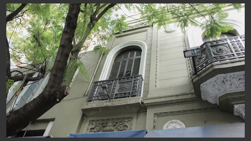 El edificio donde cayó el operario.