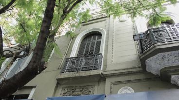 El edificio donde cayó el operario.