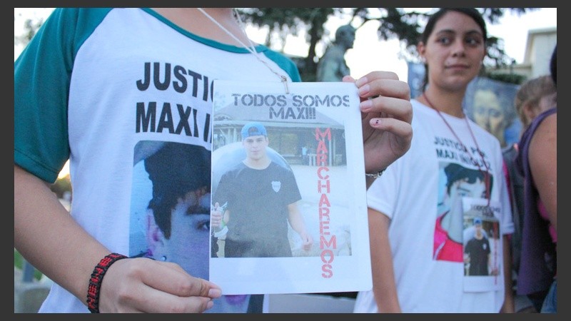 Familiares y amigos de Maximiliano Iñíguez recordaron a la víctima.
