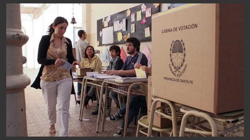 El material muestra cómo se vota a través del sistema de Boleta Única.