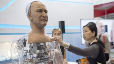 ¡Qué loco! Presentaron un robot humanoide en China.