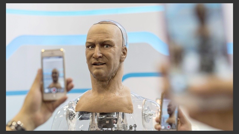 El robot fue presentado en Hong Kong por la empresa Hanson Robotics.