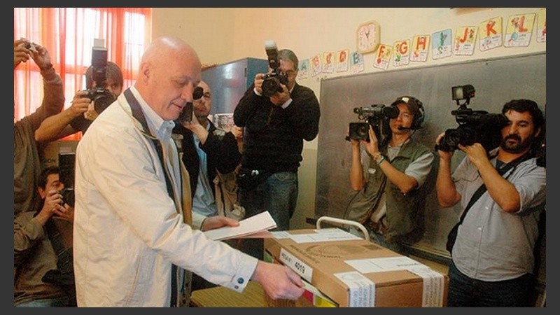 Bonfatti votó por última vez como gobernador en la escuela San Francisco de Asís. 