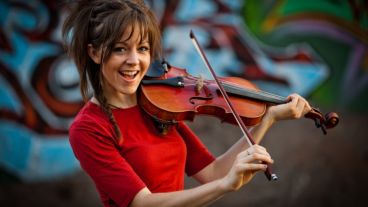 La talentosa violinista sacará el año que viene una autobiografía donde cuenta cómo la música le ayudó a superar la anorexia.