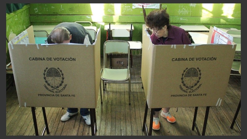 La ausencia de autoridades de mesa demoró el inicio de los comicios.