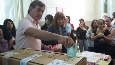 Boasso, compañero de fórmula de Del Sel, votó en la Facultad de Ciencias Económicas.