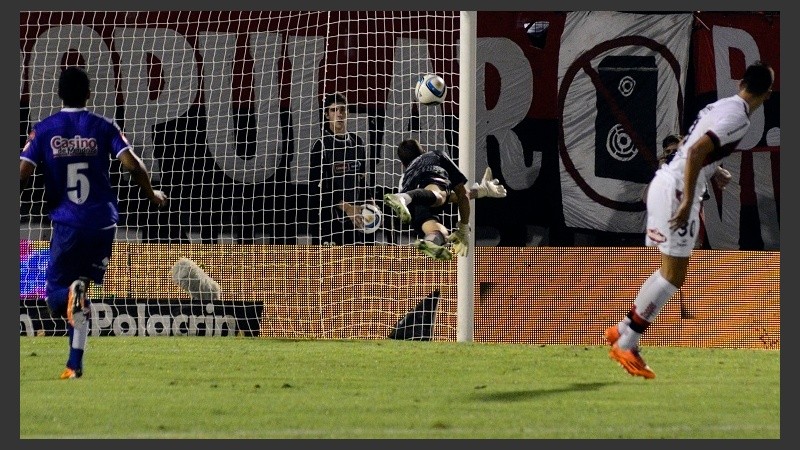 Paz mete el primero.