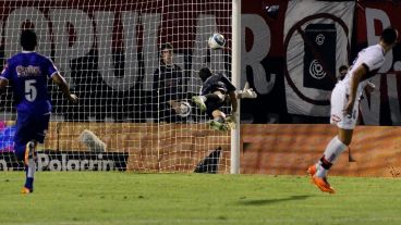 Paz mete el primero.