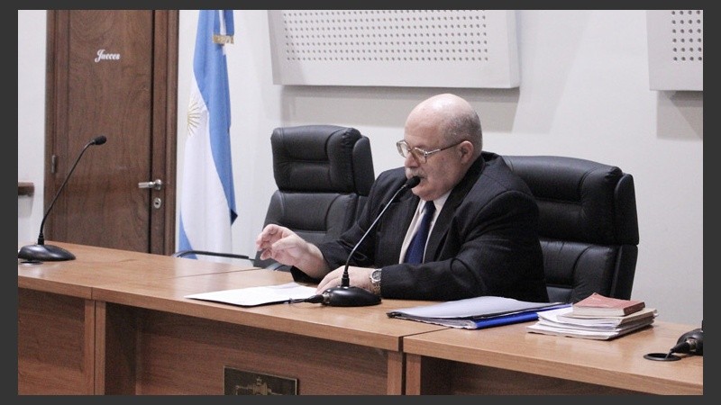 16:19. El juez José Luis Suárez comienza con la lectura de la sentencia.