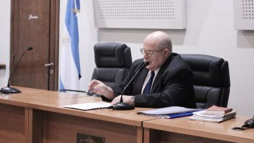 16:19. El juez José Luis Suárez comienza con la lectura de la sentencia.