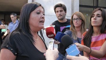 16:40. Fabiana habló con los medios y aseguró: "Esto no termina acá".