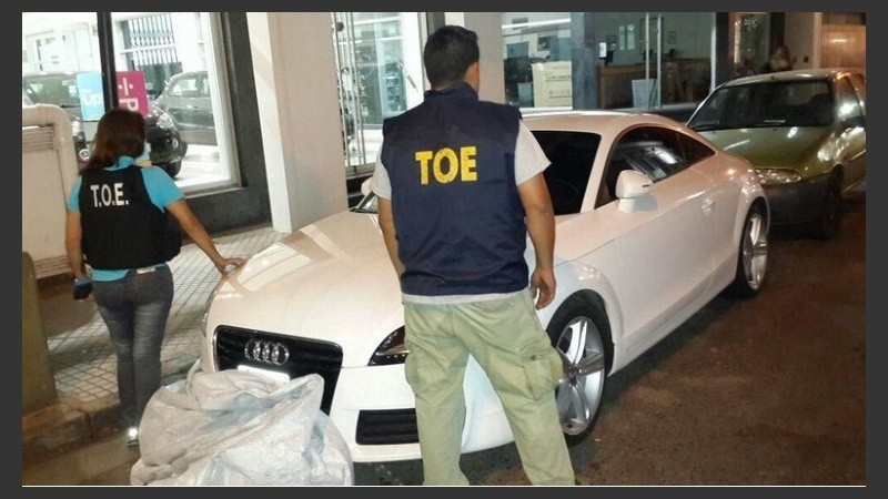 El lujoso auto estaba estacionado en una cochera de Mitre al 1000. 