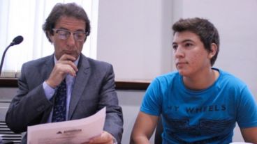 Federico Gómez y su abogado en el juicio.