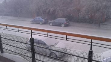 Día gris en San Martín de los Andes por la ceniza.