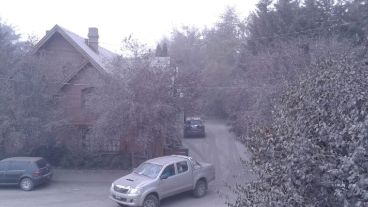 Día gris en San Martín de los Andes por la ceniza.