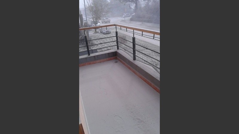 Día gris en San Martín de los Andes por la ceniza.