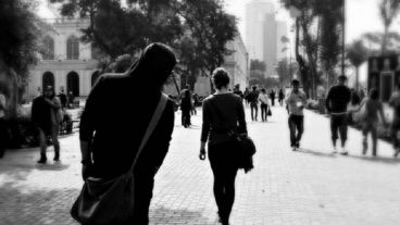 La multa al acoso callejero, una iniciativa que apunta al cambio cultural