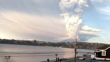 Ya hay unos 5 mil evacuados por las erupciones volcánicas.