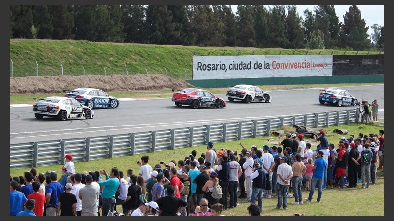 ¡Y largaron! La carrera arrancó minutos después de las 12.40.