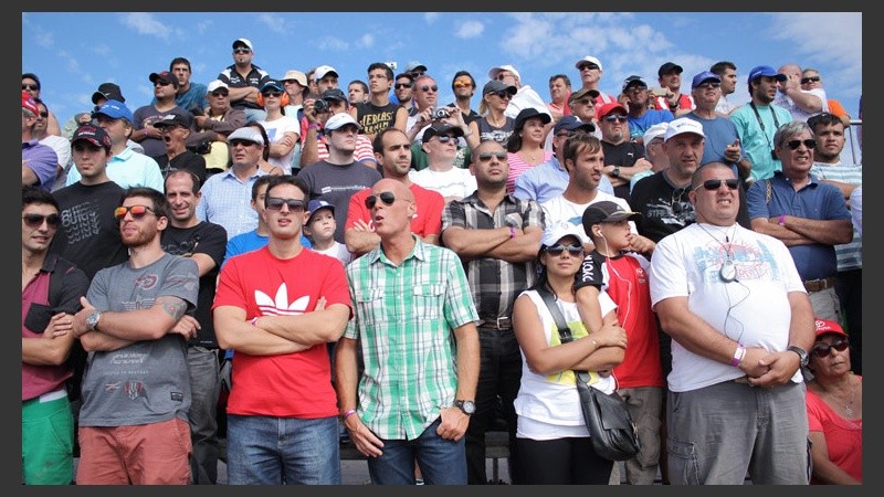 Una de las tribunas totalmente llena para ver la competencia.