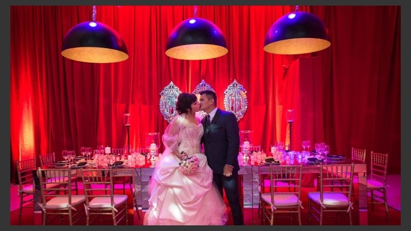 La pareja lleva cinco años juntos, y tiene a Emilia, de algo más de un año, 