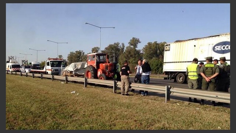 Fuerzas federales retuvieron al añejo tractor naranja.