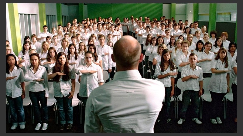 La Ola es un film alemán que permite reflexionar acerca de los instrumentos didácticos que el profesor usa en la clase.