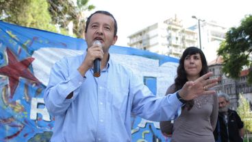 El periodista de Rosario es candidato a diputado provincial por el Frente Social y Popular.