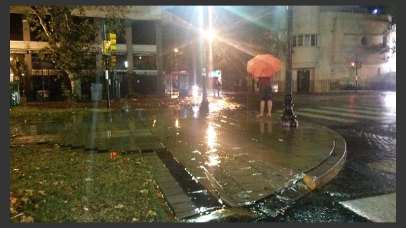 Las calles de la ciudad se inundaron con las intensas lluvias.
