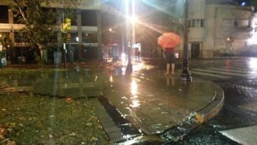 Las calles de la ciudad se inundaron con las intensas lluvias.