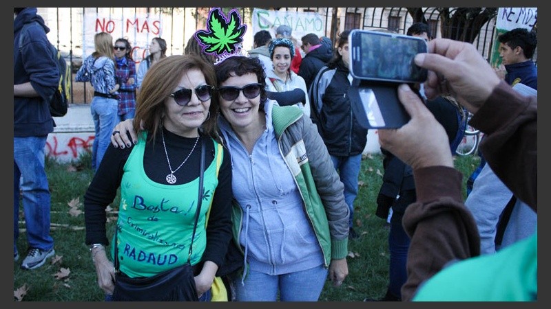 El 2 de mayo se reclamó, no sólo en Rosario, sino en todo el mundo la despenalización del cannabis.