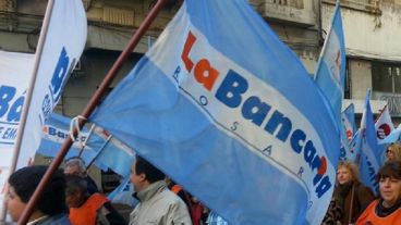 La Bancaria en pie de lucha lanza su segundo día de protesta.