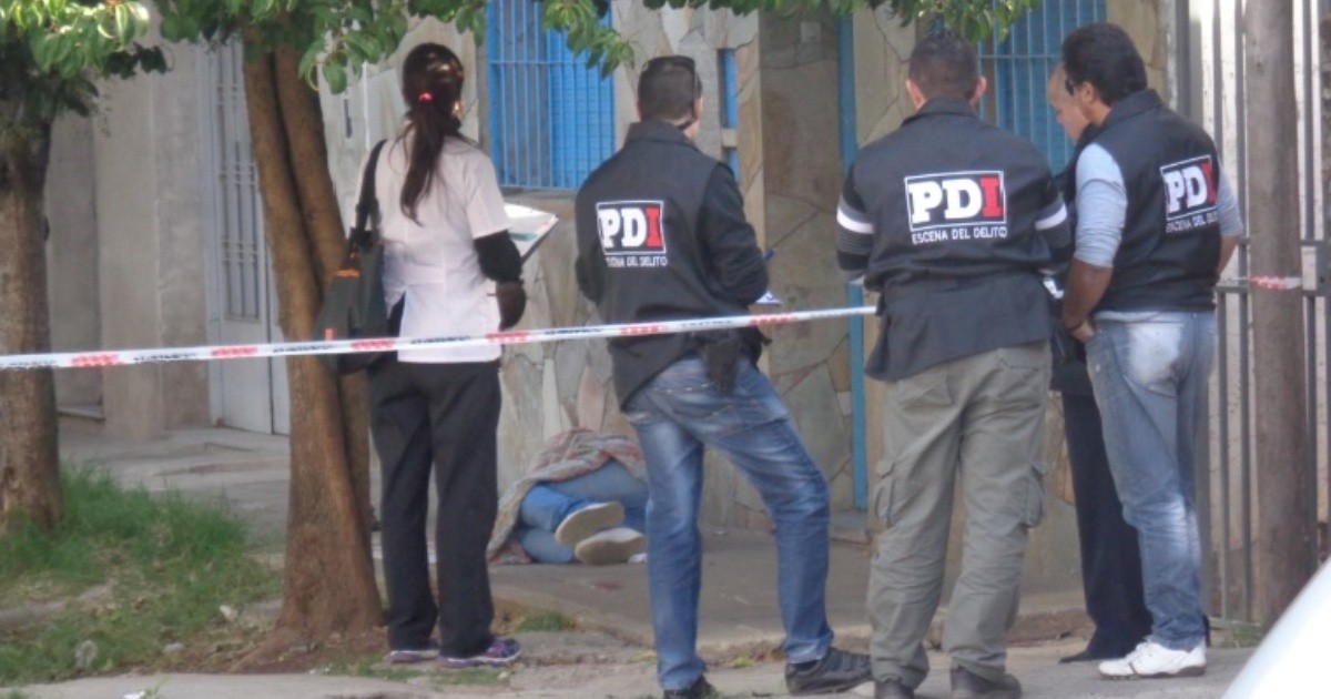 Acribillaron a un hombre frente a la puerta de su casa | Rosario3