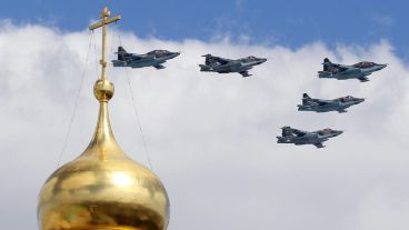Aviones de combate rusos sobrevuelan en Kremlin.