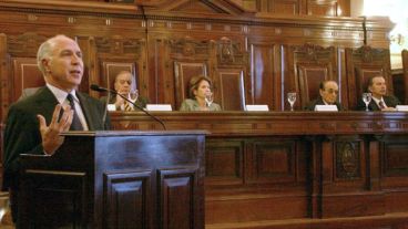 Aníbal Fernández dijo que la acordada de reelección de Lorenzetti "falsea la verdad".