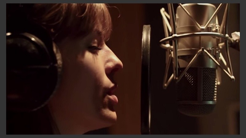 María Eugenia Suárez canta para su película. 