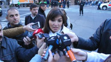La fiscal Prunotto habló con la prensa en el lugar del siniestro.