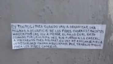 El cartel que dejaron a principios de mayo en Tucumán y San Nicolás.