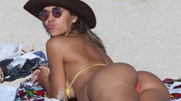 La modelo exhibió su cuerpo en las playas de Miami.