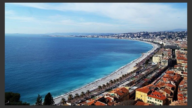 Nada como un chapuzón en la Costa Azul para olvidar la rutina de la oficina.