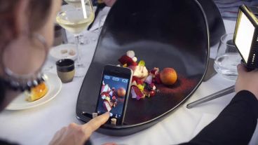 ¡Re top! Un restaurante ofrece platos exclusivos para sacarle fotos a las comidas con el celular.
