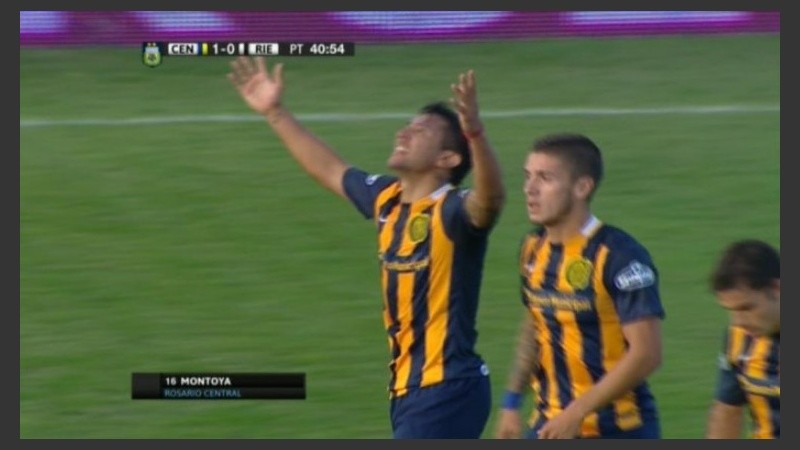Montoya celebra el 1-0 después de un derechazo bajo.
