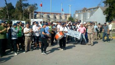 Las trabajadores se vienen manifestando en las diferentes cerealeras.