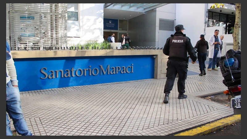 La policía trabajaba en el lugar.