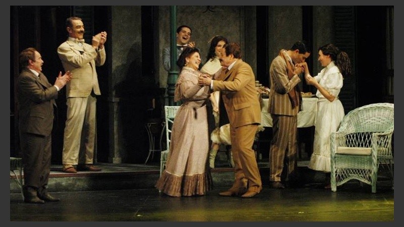 La comedia costumbrista se estrenó en 1934.Roberto Carnaghi, Rita Terranova y Mario Alarcón encabezan el elenco que dirige Santiago Doria.