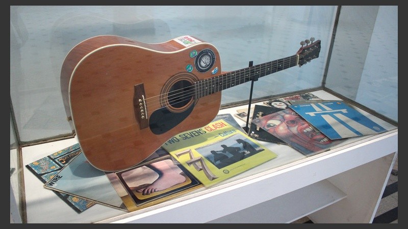 Una guitarra criolla que pertenecía a Luca.